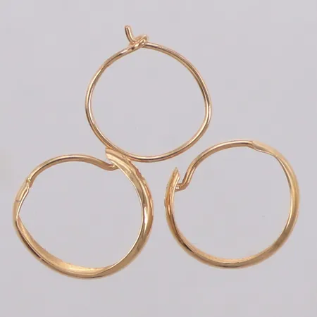3 Örhängen, bucklor, 18K  Vikt: 0,6 g