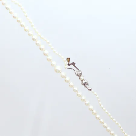 Pärlcollier odlade saltvattenpärlor, 3-6,4mm, längd 54cm, silverlås defekt av.  Vikt: 0 g