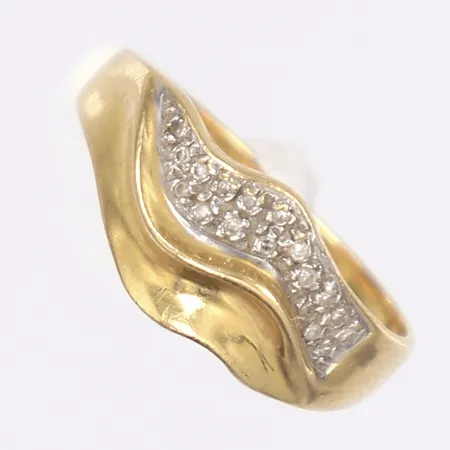 Ring med vita stenar, stl 17½, bredd 2-9mm, 18K Vikt: 3,6 g