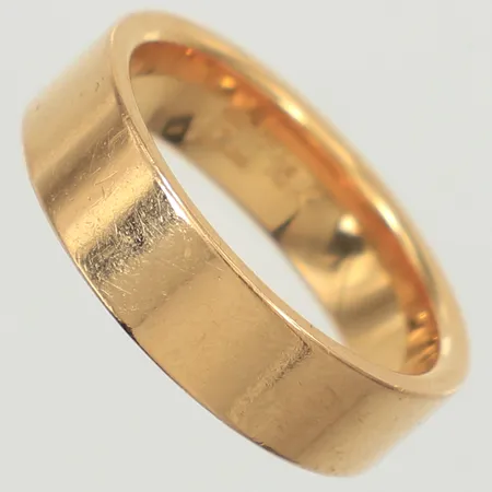 Ring, slät, stl 19, bredd 6mm, 18K Vikt: 10,3 g