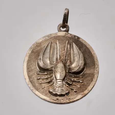 Hänge i silver, Kräfta, mått 24,4x33,6mm, 925/1000, vikt 7,12g.