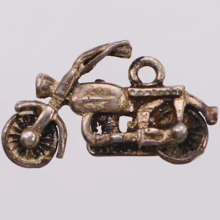 Hänge, längd 11,7mm, bredd 20,4mm, 830/1000 silver Vikt: 2 g