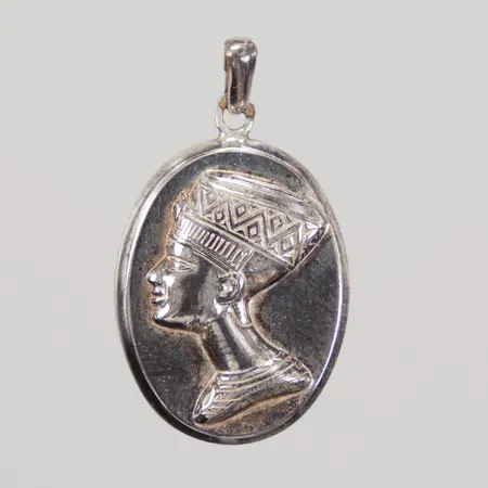 Hänge, Nefertiti, längd inklusive ögla 29mm, bredd 17mm, ostämplad, silver, Vikt: 2,5 g