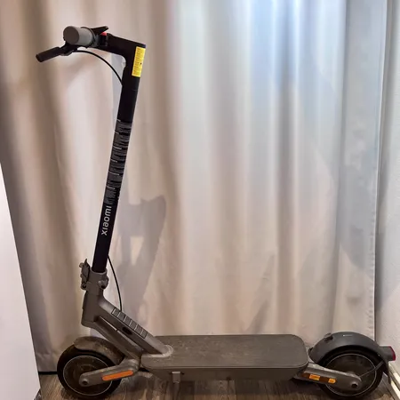 Elsparkcykel Xiaomi Electric Scooter 4 Ultra EU, snr. TZ0054120108196S67 med laddare, med slitage och smuts, fungerande skick, OBS skickas ej, hämtas på kontoret i Mölndal Vikt: 0 g Specialfrakt, kontakta pantbankskontoret för mer information.