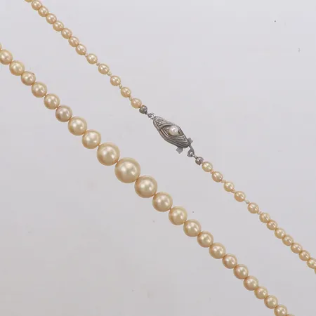 Pärlcollier med imitationspärlor Ø3,6-9mm, lås i silver 835/1000 Vikt: 13,7 g