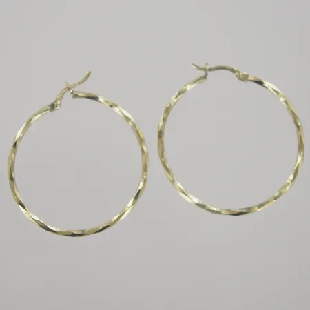 Ett par örhängen, diam 3 cm, bredd 1,6 mm, 9K Vikt: 1,7 g