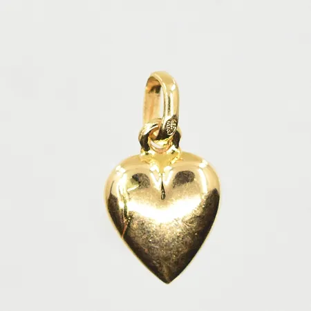Hänge hjärta, längd 15 mm, bredd 9 mm, troligtvis lagad, 18K. Vikt: 0,8 g