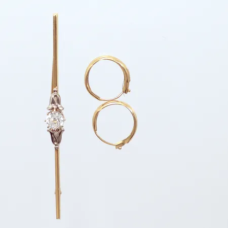 Brosch, vit sten defekt 6cm , ett par örhängen defekta Ø13,5mm, 18k Vikt: 2,5 g