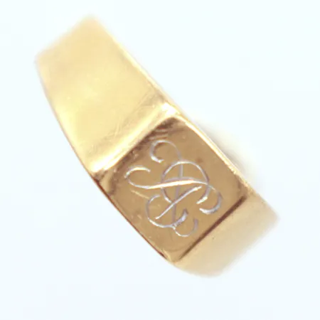 Klackring, Ø15, ojämn i skenan, gravyr, 18K Vikt: 2 g