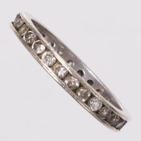 Ring, vita stenar, helallians, stl 17¾, bredd 3mm, silver 925/1000 Vikt: 2,3 g