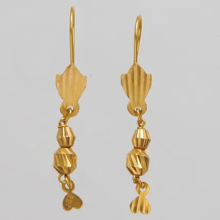 Ett par örhängen, längd ca 38mm, bredd 6mm, 22K Vikt: 2,2 g