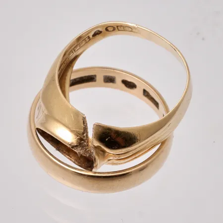 Diverse defekt guld, 18K, vikt 5,59g.