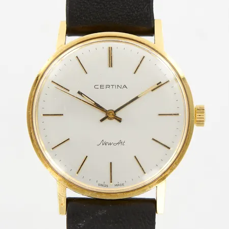 Herrur Certina New Art, Ø33mm, quartz, graverad, 18K i boett, defekt läderband, etui