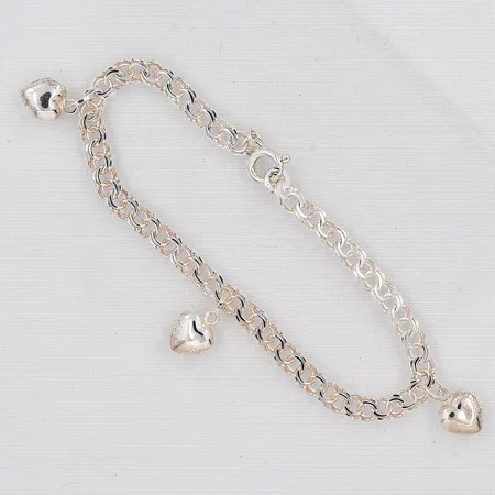 Armband Bismarck, 16cm, bredd 4mm, 3 berlocker hjärtan, silver 925/1000  Vikt: 3,6 g