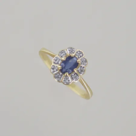 Ring med diamanter/safir, Ø 17 mm, bredd 5,4 mm, 18K Vikt: 2,6 g