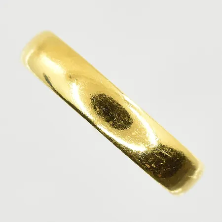 Ring, stl 17¾, bredd 4 mm, 24K. Vikt: 4 g