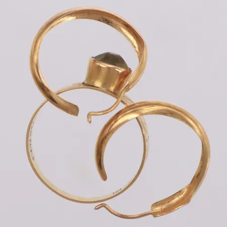 Örhängen och ring, defekt, med sten, 18K Vikt: 3,5 g