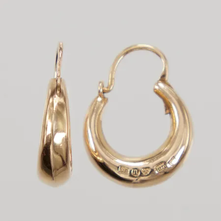 Ett par örhängen, ca 16x22mm, ihåliga, 18K Vikt: 3,8 g