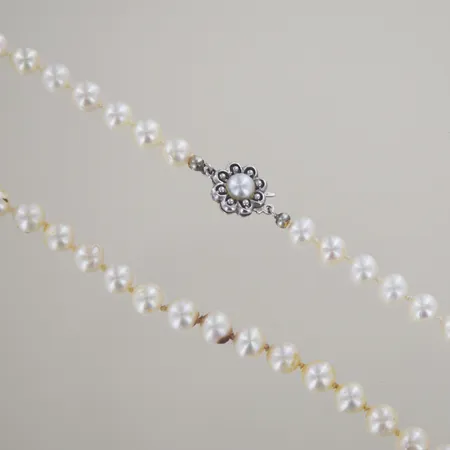 Pärlhalsband sötvattenspärlor, längd 72 cm, bredd 6 mm, silver, 925/1000 Vikt: 35,2 g