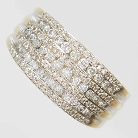 Ring, briljantslipade diamanter 34 x ca 0,01-0,02ct + åttkantslipade diamanter 80 x ca 0,005ct, stl 17¼, bredd 4,5-9,5mm, vitguld, bör omrodieras, 18K Vikt: 7,3 g