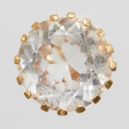 Ring, bergkristall, stl 14¾, bredd: 2,5-19mm, Heribert Engelbert 1965, 18K, bruttovikt: 10,2g Vikt: 10,2 g