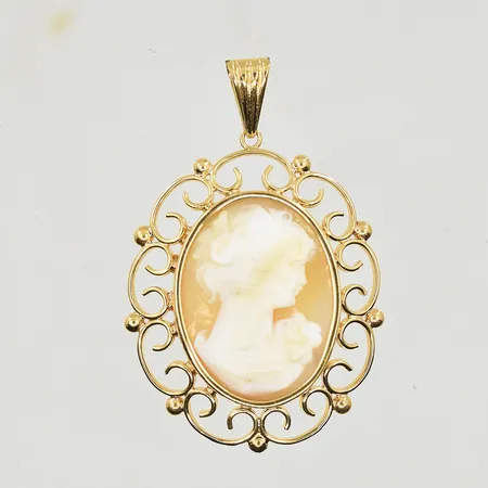 Hänge med camé, längd 44 mm, bredd 30 mm, 18K. Vikt: 7 g