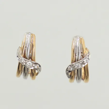 Ett par örhängen, vita stenar, trefärgade, längd 15,2mm, bredd 6,5mm, snurrebussar saknas, 14K Vikt: 1,8 g