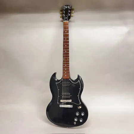 Elgitarr Gibson SG 1998, serienummer: 93488418, made in USA, funktionstestad, kablars, stötmärken samt färgbortfall, repor, mjukt originalfodral. Skickas med Bussgods eller PostNord