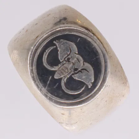 Klackring med elefant, stl 19½, bredd 9,6-18mm, Mona Fällberg med fa MF Stockholm, repor, silver 925/1000 Vikt: 30,7 g