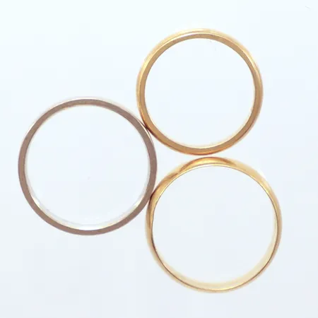3 Ringar släta, 18k  Vikt: 13 g