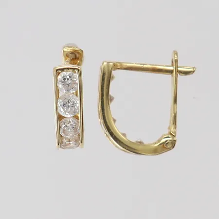 Ett par örhängen med vita stenar, 9x2,5mm, 14K.  Vikt: 0,9 g