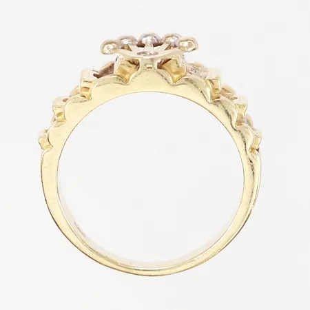 Ring med emblem samt vita stenar, stl 21, bredd: 4-11mm, OBS! Ej märkesdesign!, 14K Vikt: 9,9 g