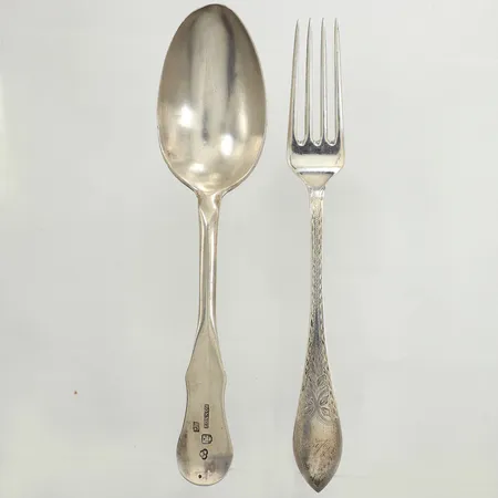 En sked, en gaffel, defekt, gravyr, silver Vikt: 95,2 g