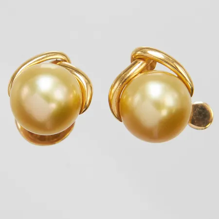 Ett par örhängen, odlade Golden South Seapärlor, längd 16mm, bredd 13,8mm, Ø 11,5mm, 18K, bruttovikt: 10,9g Vikt: 0 g