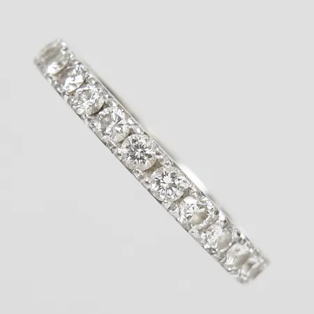 Ring, helallians, diamanter 24 x ca 0,04ct, stl 16¼, bredd 2,5mm, vitguld, 18K Vikt: 2,5 g