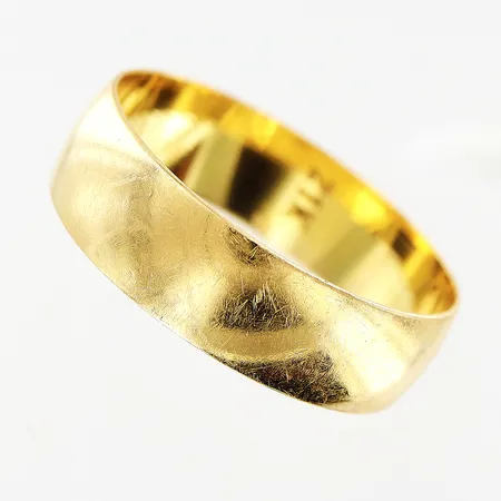 Ring, slät, stl 19, bredd 5,5mm, 21K.  Vikt: 4,1 g