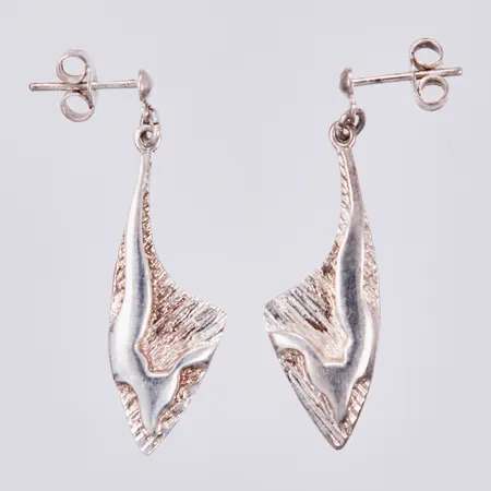 Ett par örhängen, längd: ca 3,5cm, bredd: ca 2-10mm, 830/1000, silver Vikt: 4,8 g