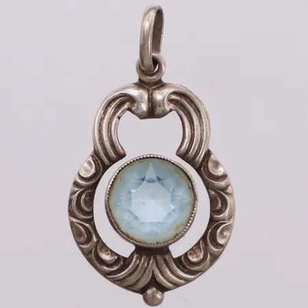 Hänge med blå sten, längd 26,6mm, bredd 14,5mm, 830/1000 silver Vikt: 1,7 g