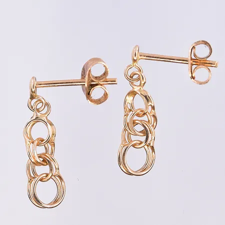 Ett par örhängen Bismarck, längd 18 mm, bredd 5 mm, 18K. Vikt: 1,1 g