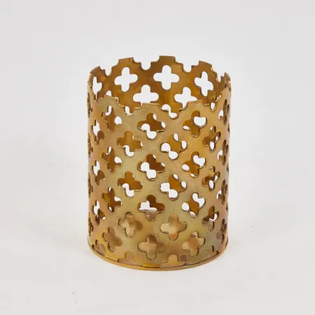 Ljuslykta Klöver Svenskt Tenn, design Sara Szyber, höjd ca 6,5cm, Ø 5cm, mässing, repor/bruksslitage, Nypris 320 SEK