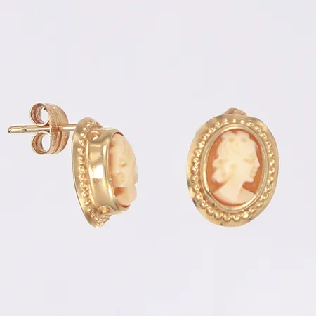 Ett par örhängen med camé, 9x11mm, 18K Bruttovikt: 1,1g Vikt: 1,1 g