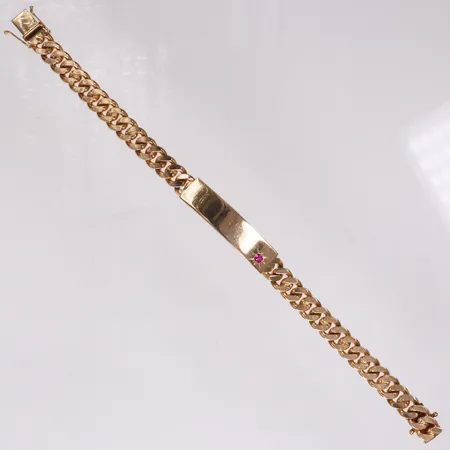 Armband, Pansar, namnbricka med röd sten, längd 20,5cm, bredd 8,7-10mm, ograverad, 18K Vikt: 53,1 g