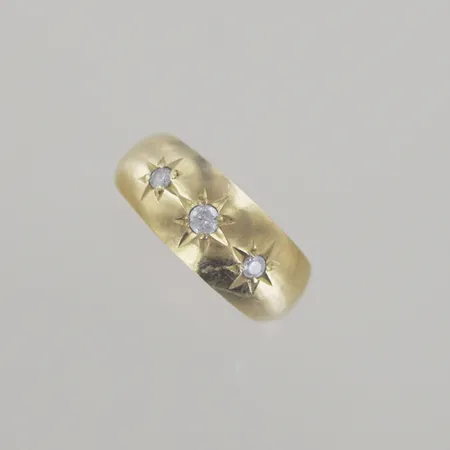 Ring med stenar, Ø 16 mm, bredd 3,7 mm, 18K Vikt: 1,9 g