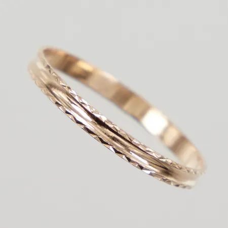 Ring, stl 21, bredd 2,5mm, mönsterdekor, ojämn skena, MGAB, 18K,  Vikt: 1,2 g