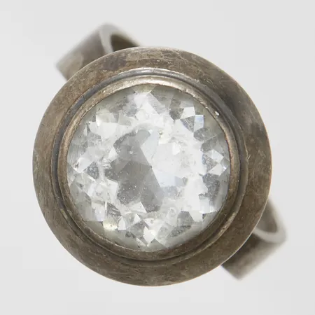 Ring, vit sten, stl: 17¾, silver 925. Vikt: 6,3 g