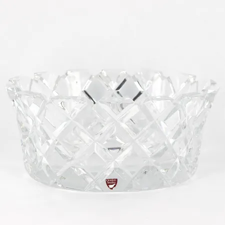 Skål, Orrefors, Sofiero av Gunnar Cyrén, 17,5x24,5cm, höjd ca 10,5cm, signerad, repa i botten, nagg