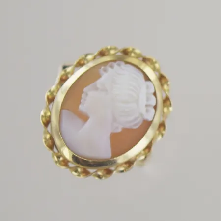 Ring camé, Ø 16½ mm, höjd 19 mm, 18K Vikt: 3,5 g