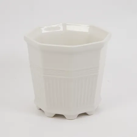 Waldemarsuddekruka nr 5, Gustavsberg, höjd 9,5cm, Ø10cm, vitporslin med transparent glasyr Skickas med paket.