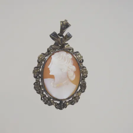 Hänge Camé, längd 4,5 cm, bredd 2,5 cm, förgyllt silver, 925/1000 Vikt: 7 g