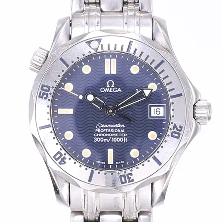 Armbandsur Omega Seamaster 300, midsize Ø36mm, automat, datum, ref 2552.80.00, serienummer 49594947, stålarmband, extra länkbitar, box och cert 1993, bruksslitage, repor på boett och länk, väldigt trög dykarring, slitet armband, tickar men ej testad för tidshållning